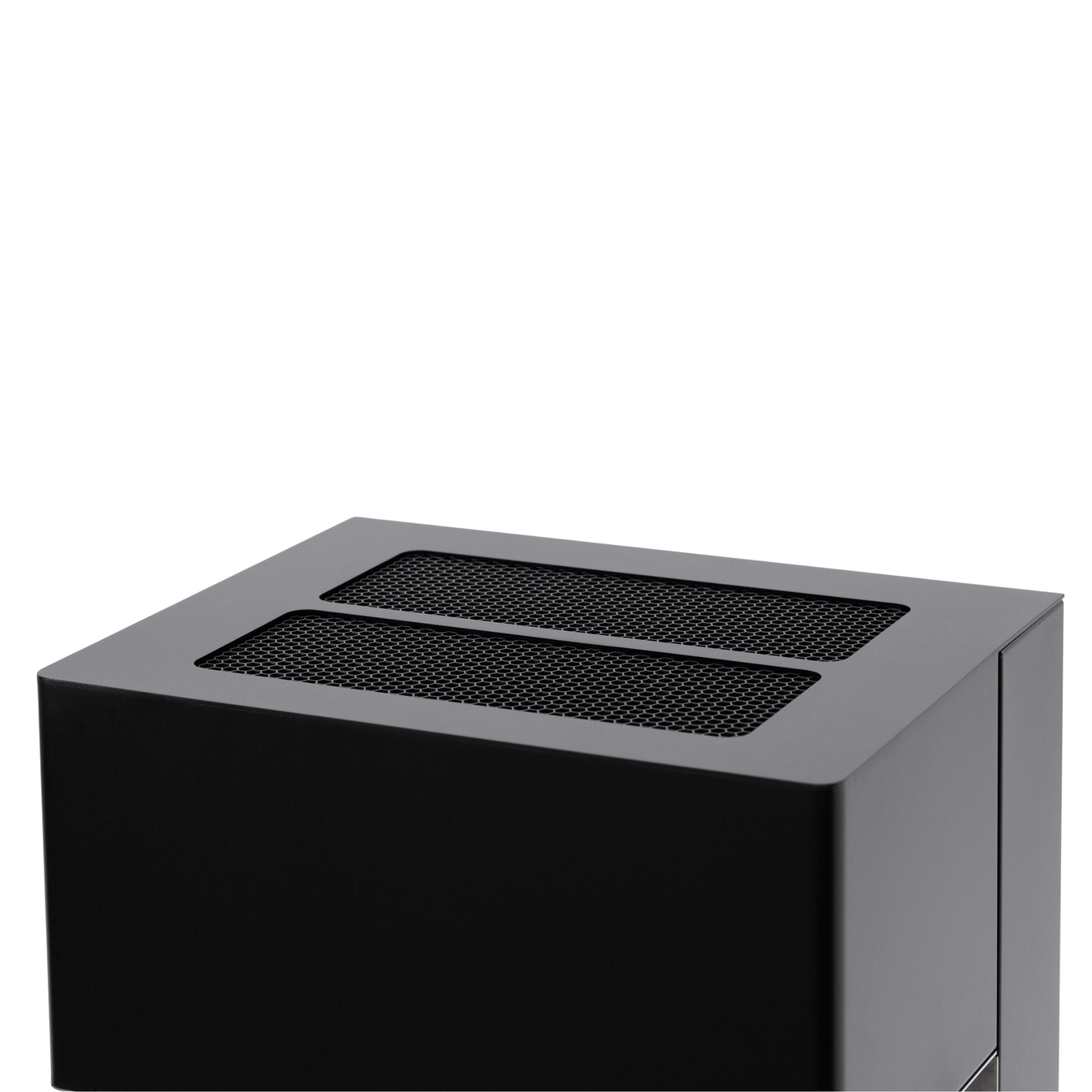 Close-up van ventilatierooster bovenop de Planika Arcticon automatische bio-ethanol haard zwart