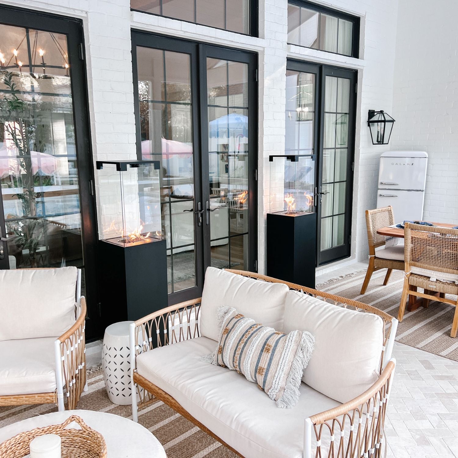 Verrijdbare Planika Faro buiten gashaard als sfeerverwarmer op modern terras