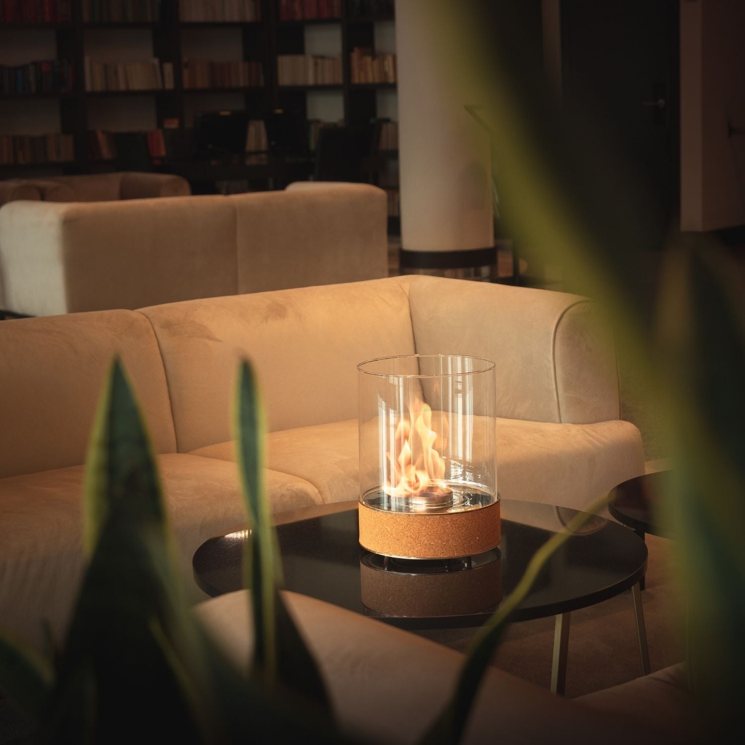 Dancing Flames bio-ethanol tafelhaard met glascilinder en kurk basis
