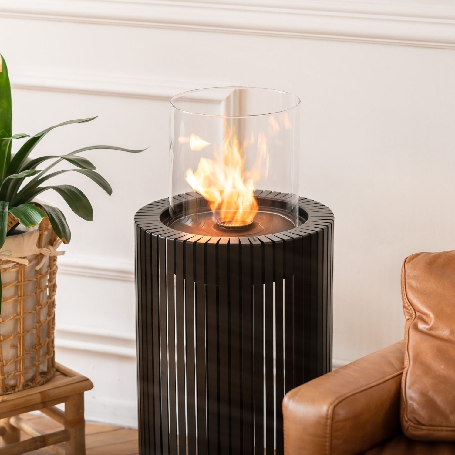 Vrijstaande Planika Mandala bio-ethanol haard met glascilinder en natuurlijke vlammen