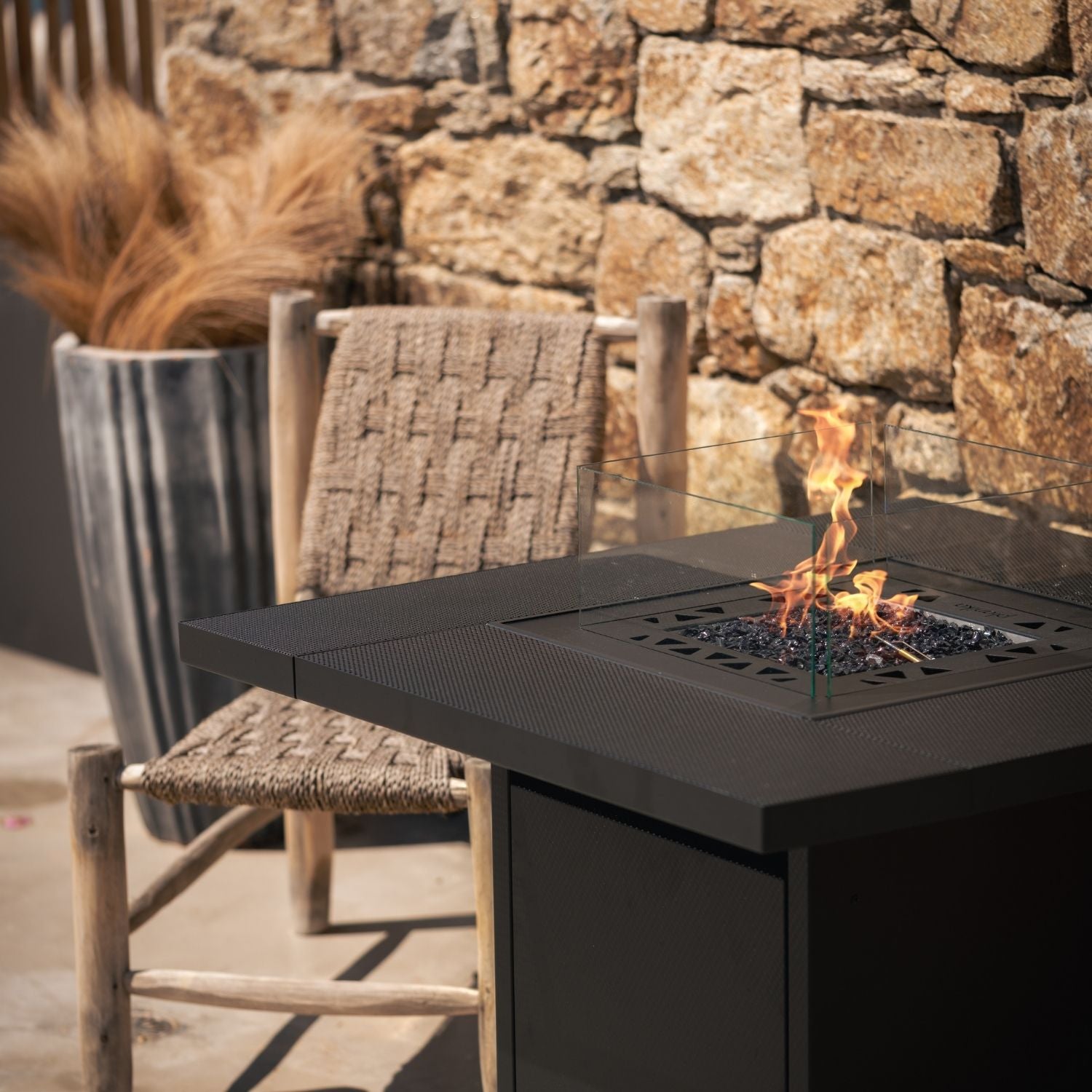 Vierkante Planika Square tafelhaard met afneembare bladen en zwarte afwerking