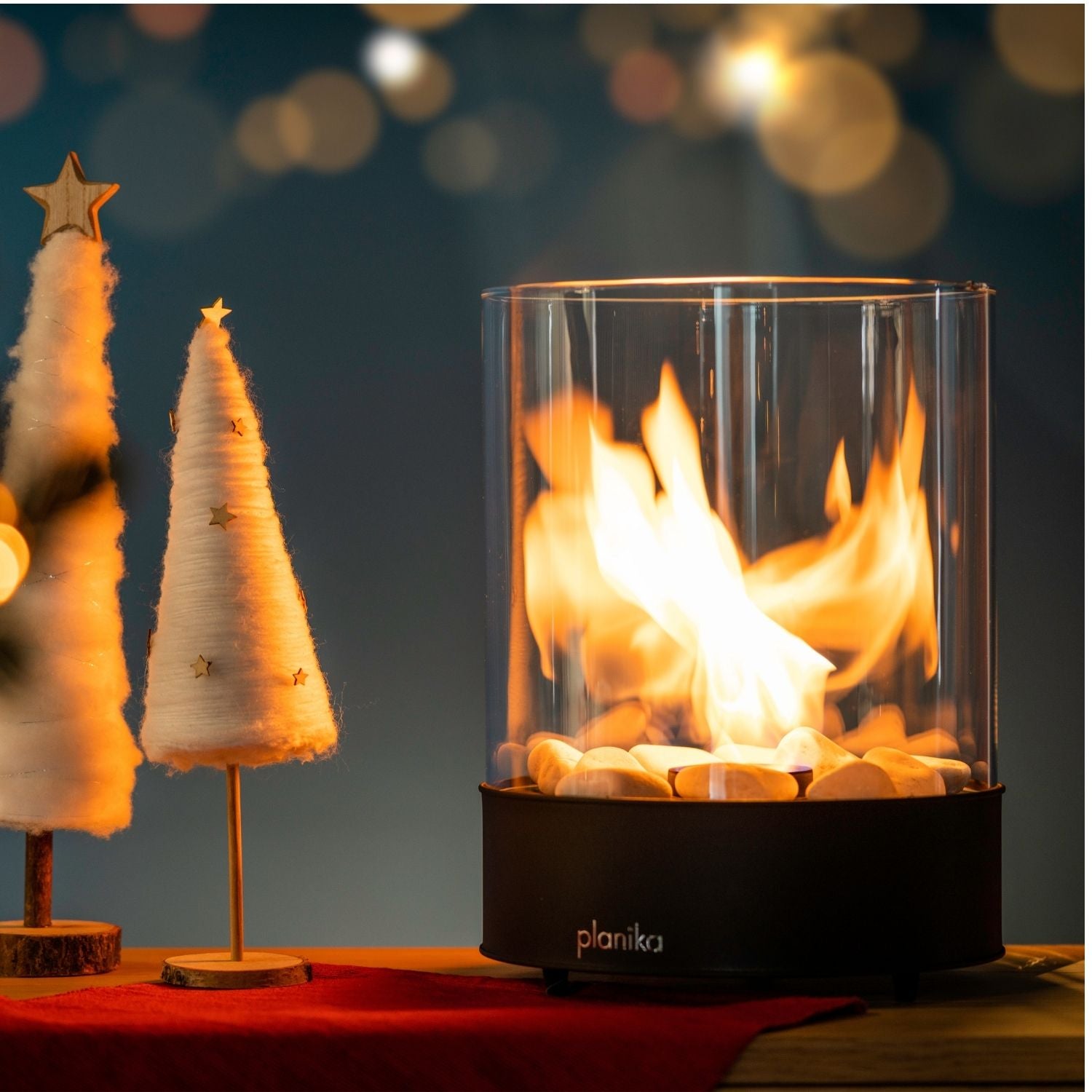 Vrijstaande Planika bio-ethanol haard met cilindervormig glas en veilig design