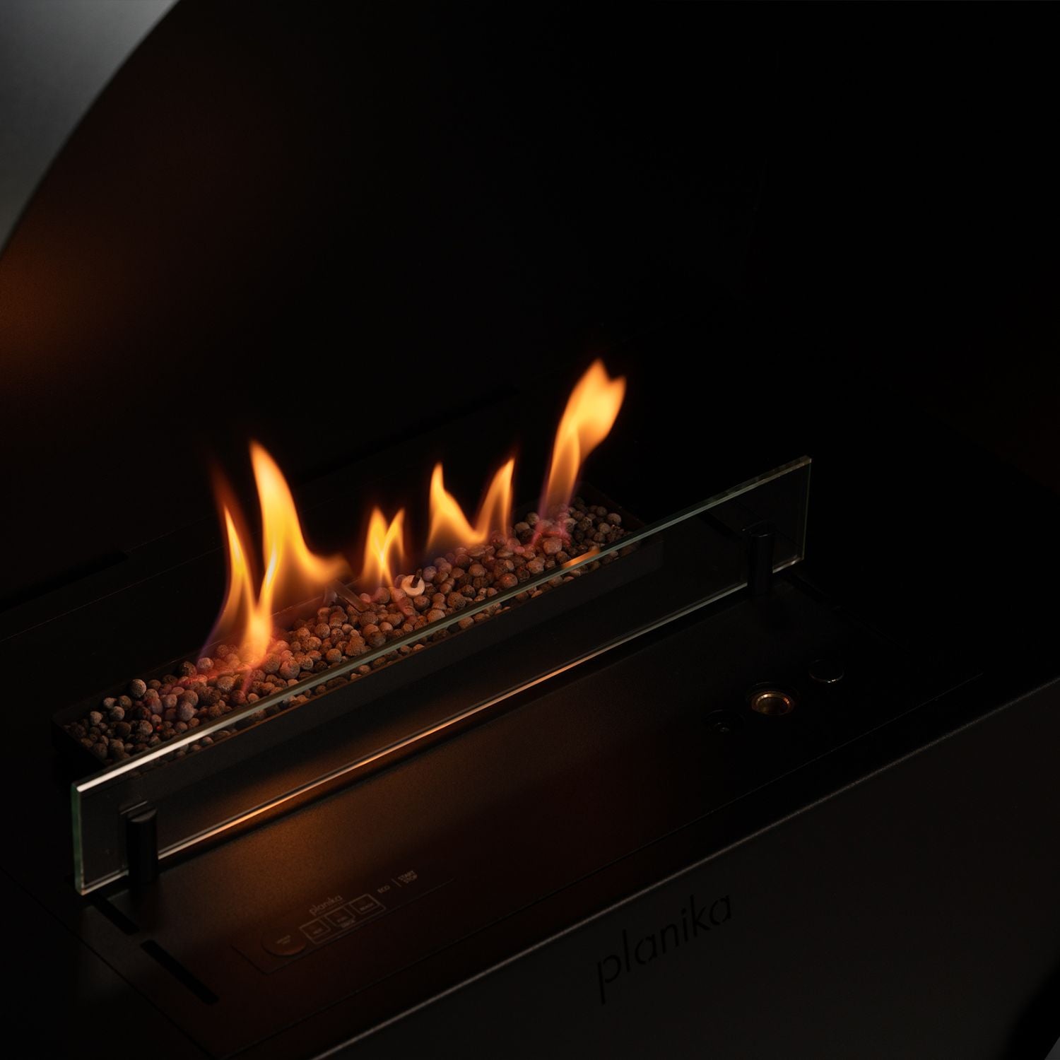 Detailfoto van de Senso-brander in de Planika Bubble Floor bio-ethanol haard